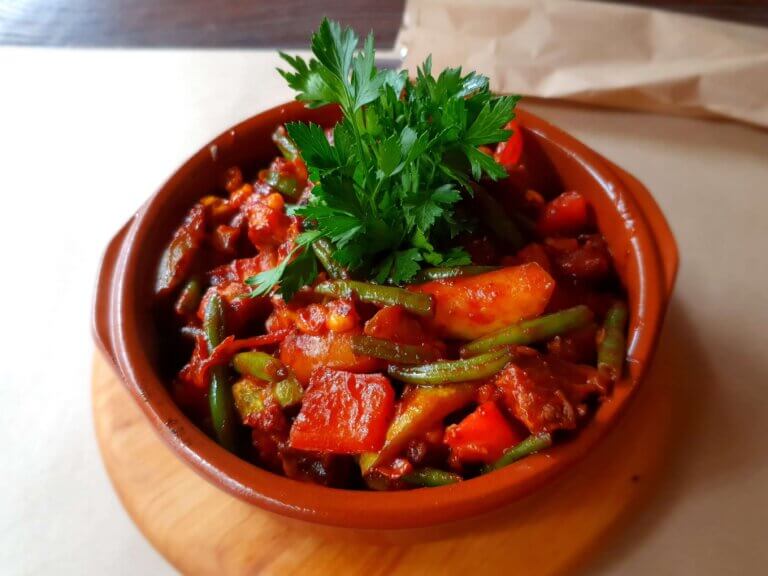 Pan with veggies and beef