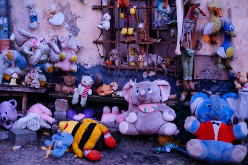 Yard of Lost Toys, by stnz.fi