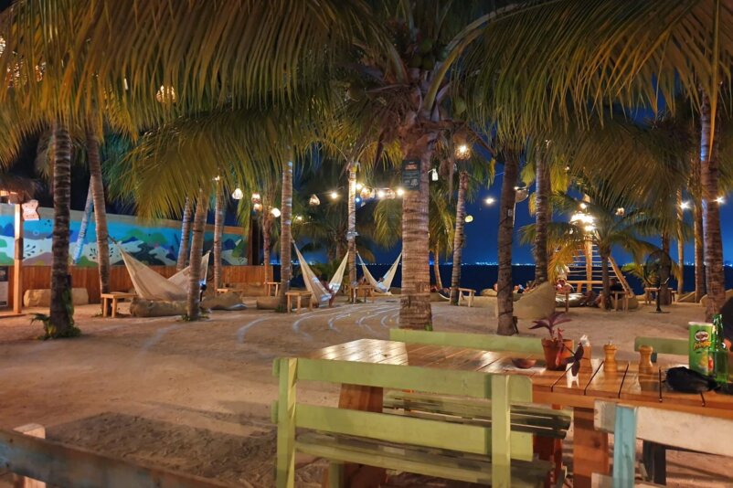Nomads Hotel, Hostel & Beach Club