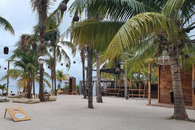 Nomads Hotel, Hostel & Beach Club